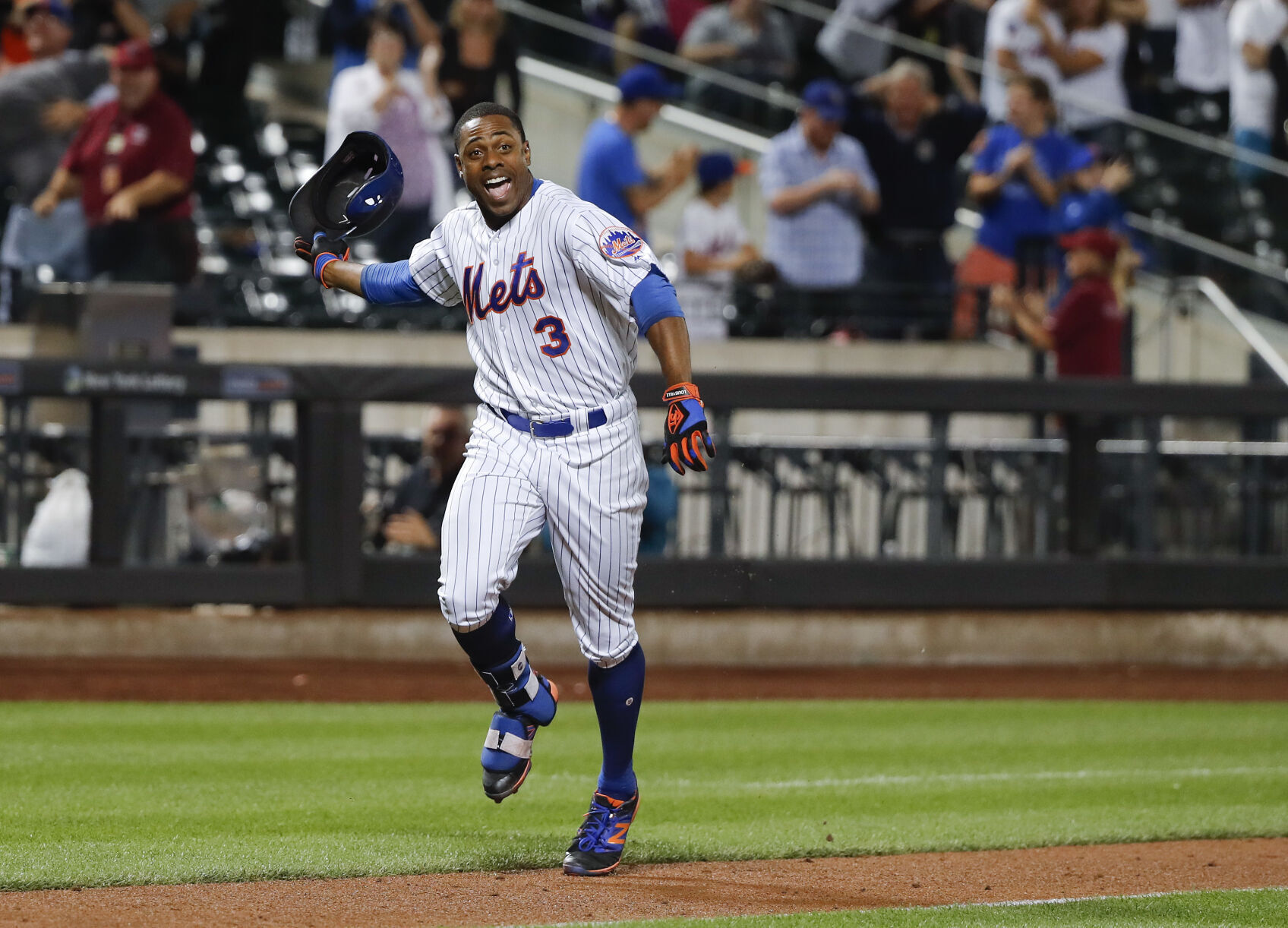 2016: Curtis Granderson homers twice in extra innings to lift Mets